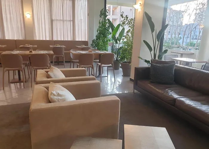 比安卡贝拉酒店 3* 里米尼